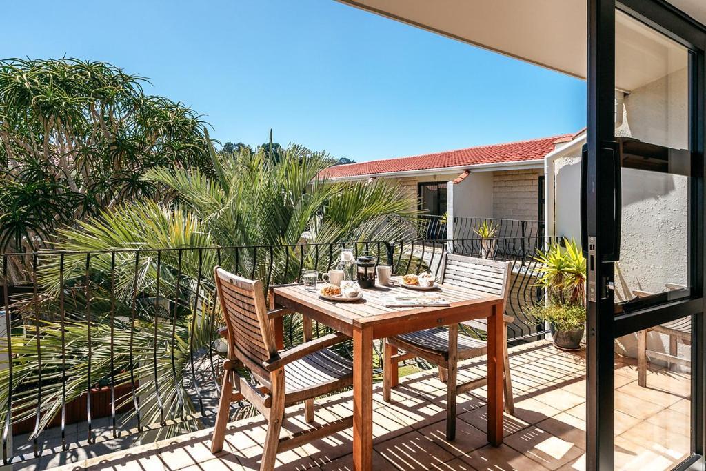 Onetangi Beach Apartments Exterior photo