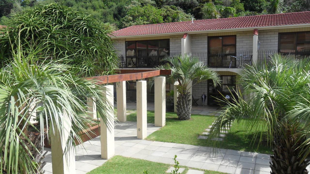 Onetangi Beach Apartments Exterior photo